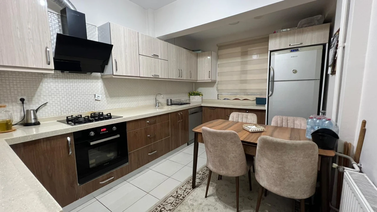 FUZULİDE GENİŞ İÇİ YAPILI 3+1 SATILIK DAİRE