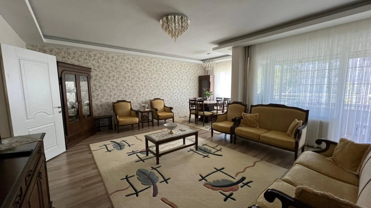 FUZULİDE GENİŞ İÇİ YAPILI 3+1 SATILIK DAİRE