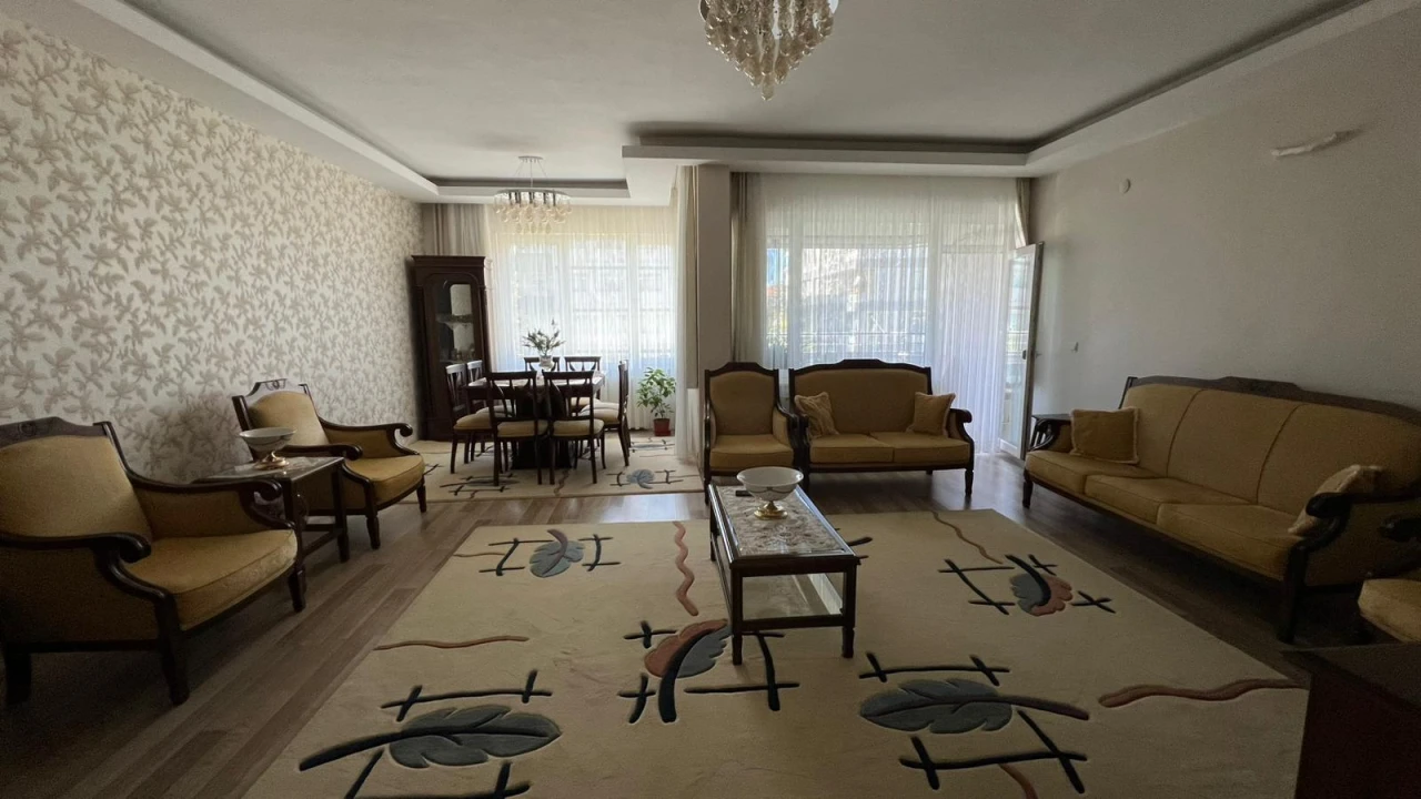 FUZULİDE GENİŞ İÇİ YAPILI 3+1 SATILIK DAİRE