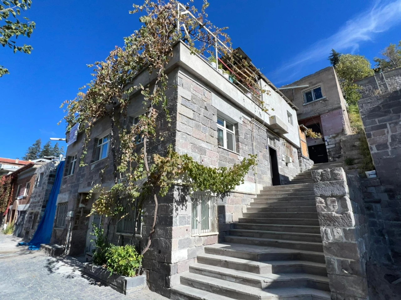 TABLAKAYADA SATILIK 2 KATLI TERASLI MÜSTAKİL EV