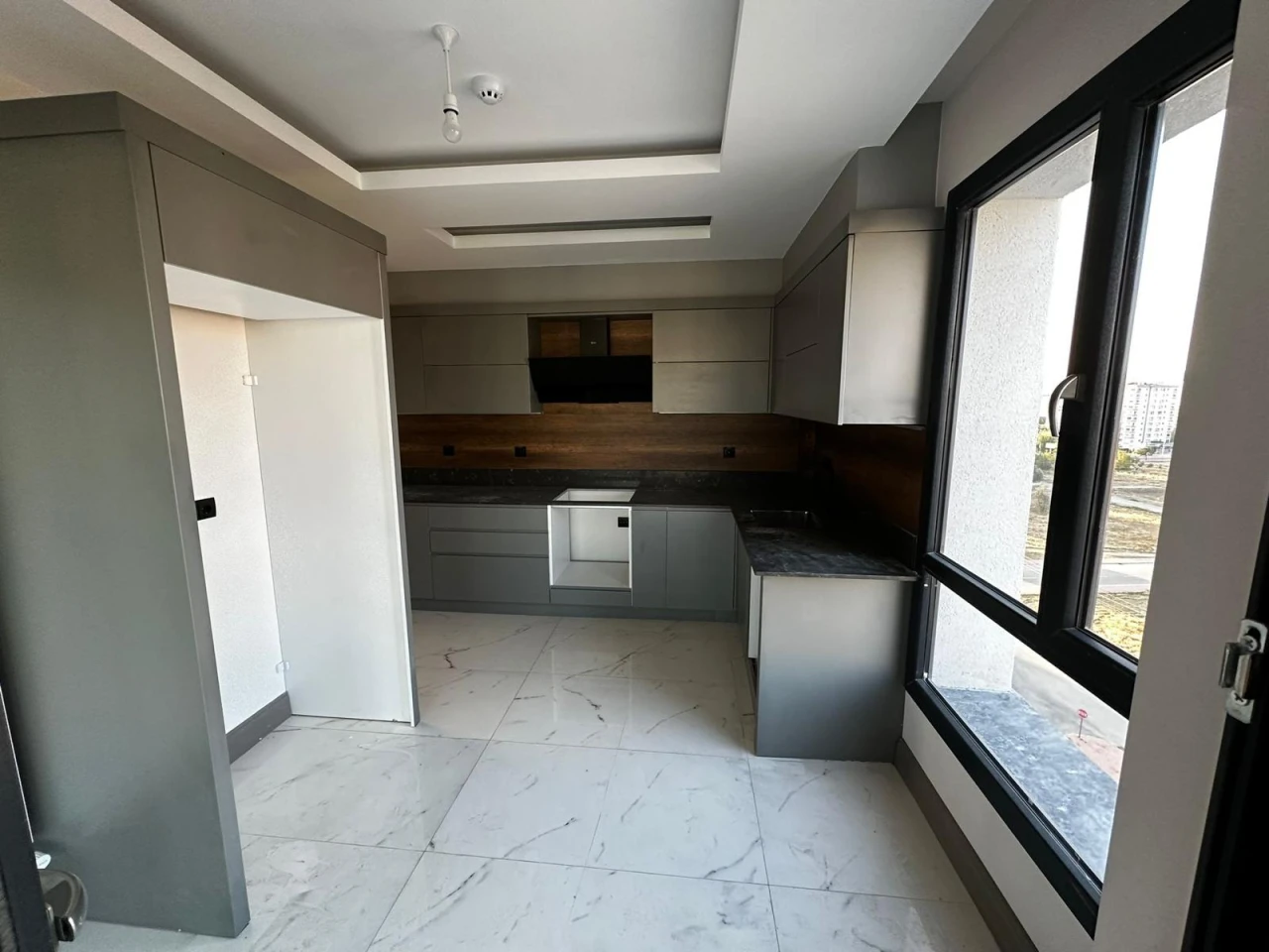 ZÜMRÜT MAHALLESİNDE MODERN FERAH 4+1 SATILIK DAİRE
