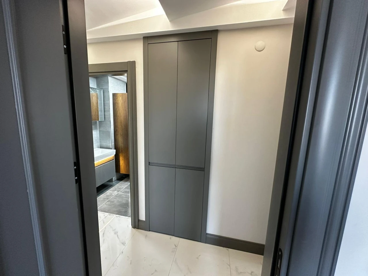 ZÜMRÜT MAHALLESİNDE MODERN FERAH 4+1 SATILIK DAİRE