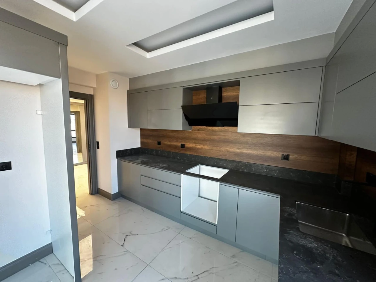 ZÜMRÜT MAHALLESİNDE MODERN FERAH 4+1 SATILIK DAİRE